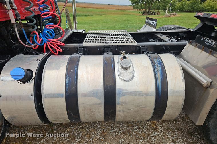 image for item OJ9867 2012 Mack CXU613 semi truck