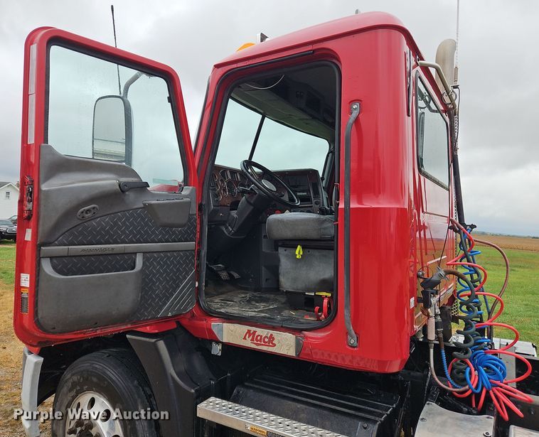 image for item OJ9867 2012 Mack CXU613 semi truck