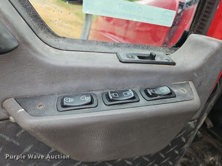 image for item OJ9867 2012 Mack CXU613 semi truck