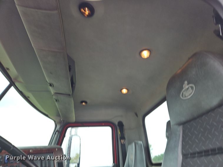 image for item OJ9867 2012 Mack CXU613 semi truck