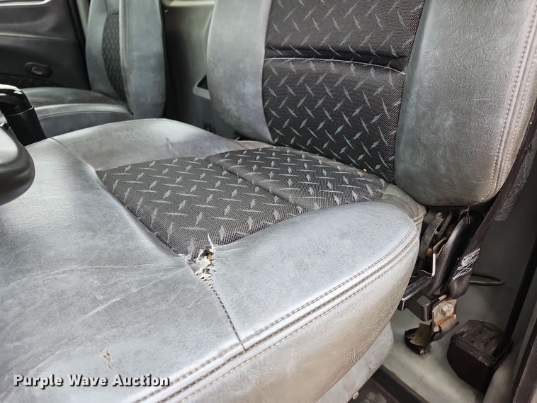 image for item OJ9867 2012 Mack CXU613 semi truck