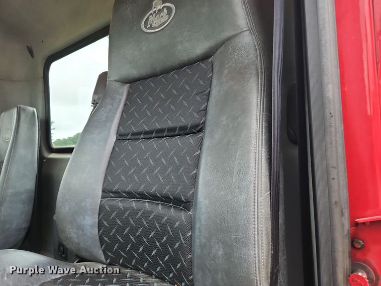 image for item OJ9867 2012 Mack CXU613 semi truck