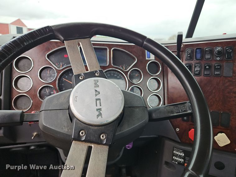 image for item OJ9867 2012 Mack CXU613 semi truck