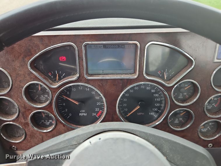 image for item OJ9867 2012 Mack CXU613 semi truck