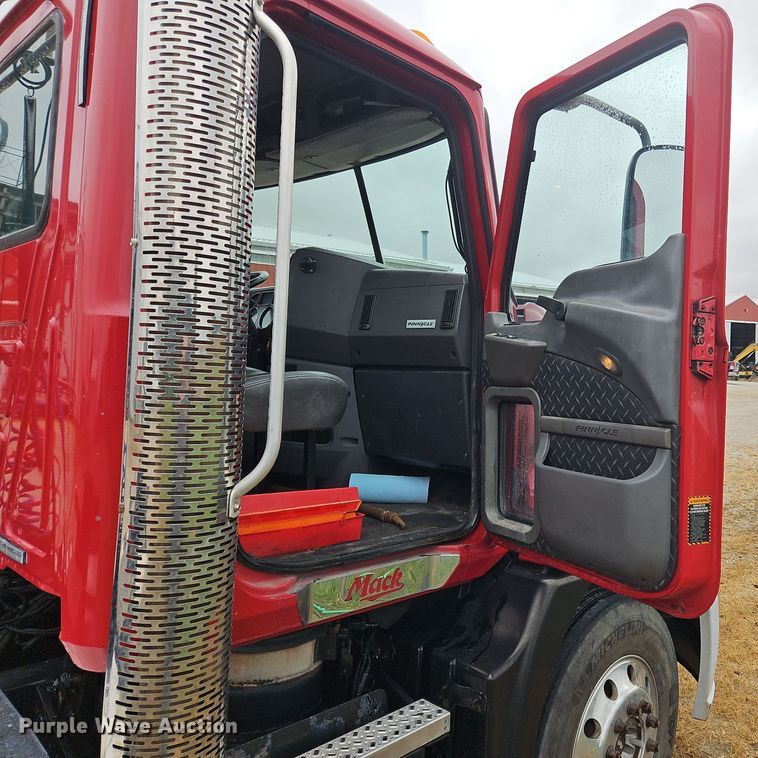 image for item OJ9867 2012 Mack CXU613 semi truck