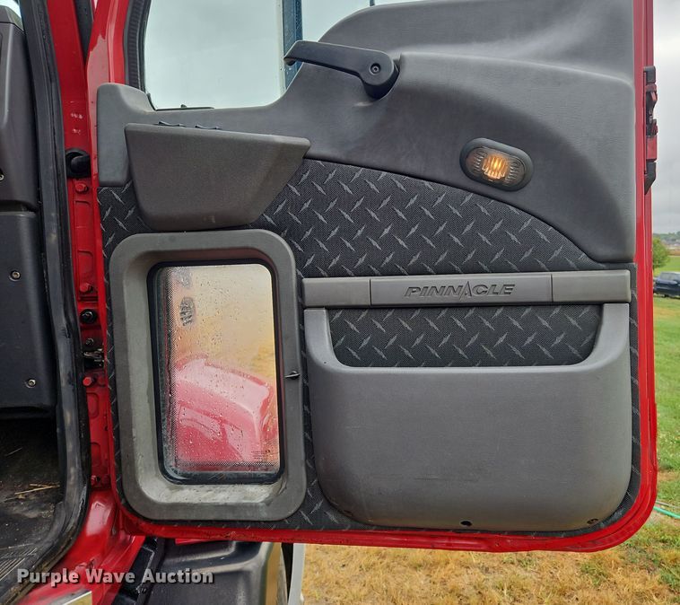 image for item OJ9867 2012 Mack CXU613 semi truck