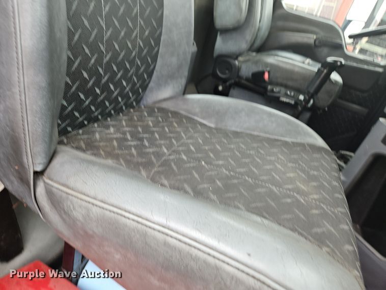 image for item OJ9867 2012 Mack CXU613 semi truck