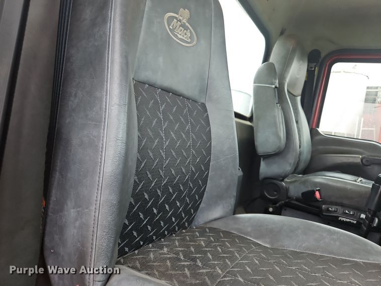 image for item OJ9867 2012 Mack CXU613 semi truck