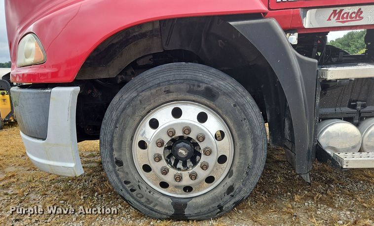 image for item OJ9867 2012 Mack CXU613 semi truck