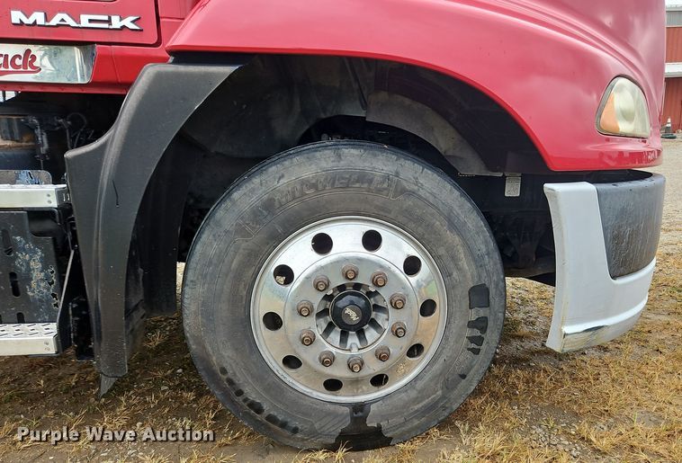 image for item OJ9867 2012 Mack CXU613 semi truck