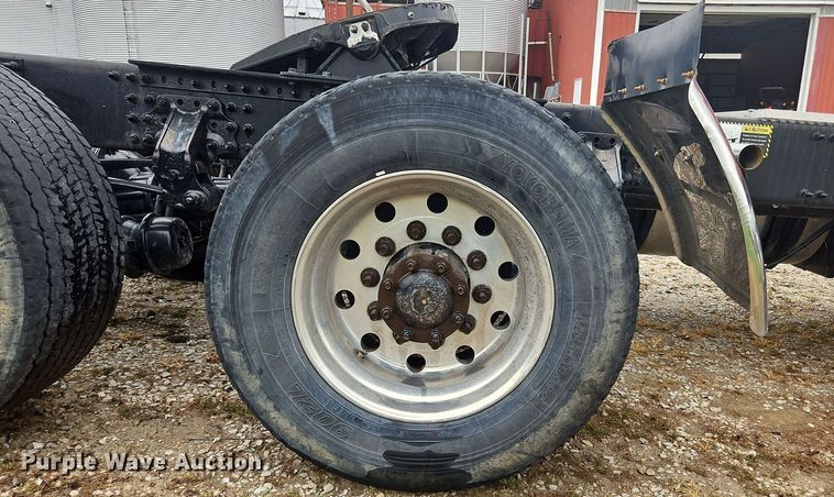 image for item OJ9867 2012 Mack CXU613 semi truck