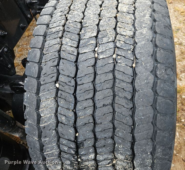 image for item OJ9867 2012 Mack CXU613 semi truck