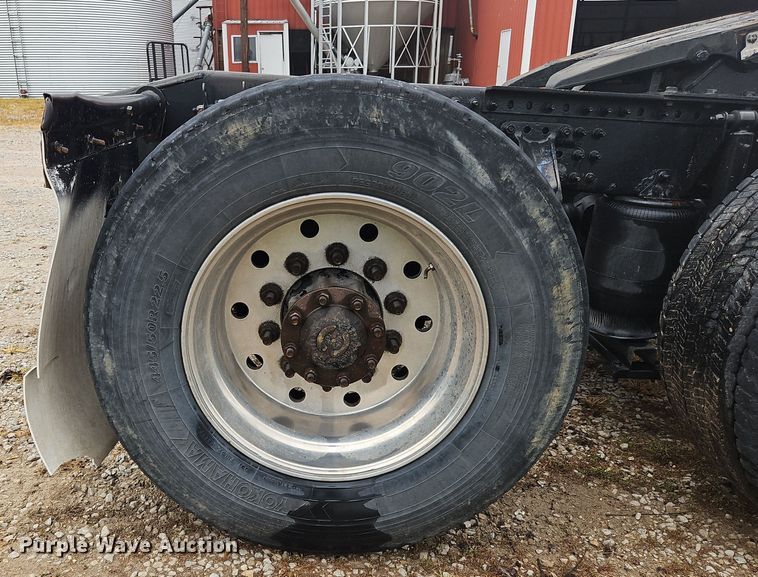 image for item OJ9867 2012 Mack CXU613 semi truck