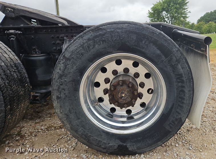 image for item OJ9867 2012 Mack CXU613 semi truck