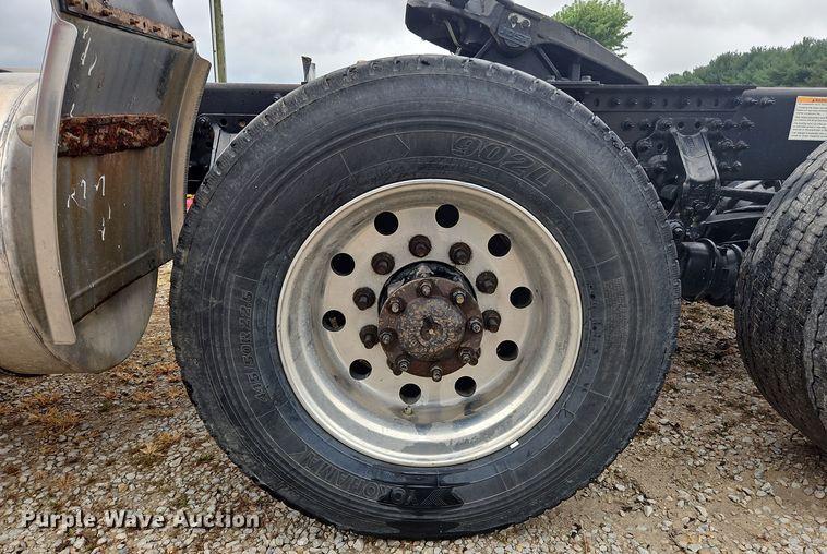 image for item OJ9867 2012 Mack CXU613 semi truck