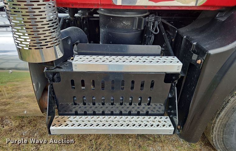 image for item OJ9870 2013 Mack CXU semi truck