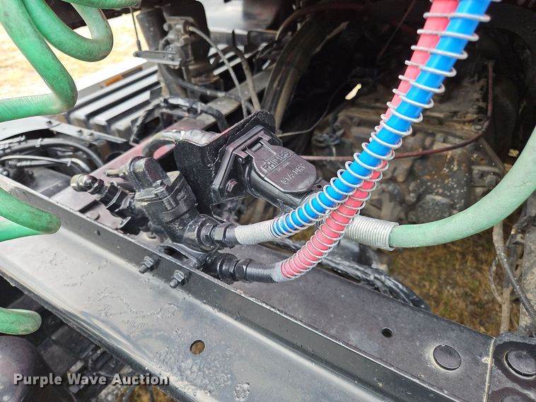 image for item OJ9870 2013 Mack CXU semi truck