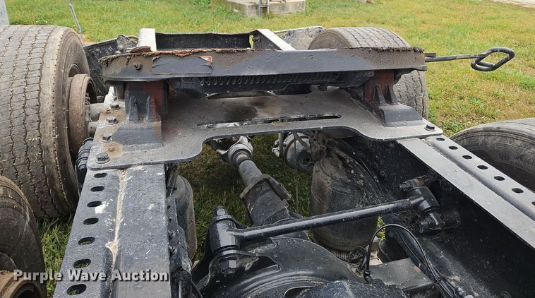 image for item OJ9870 2013 Mack CXU semi truck