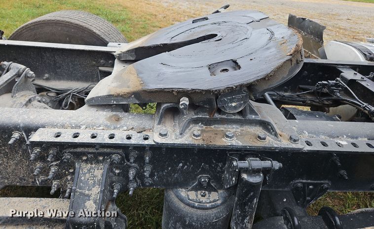 image for item OJ9870 2013 Mack CXU semi truck