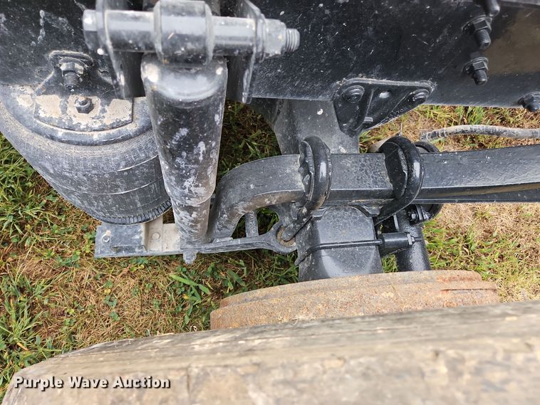 image for item OJ9870 2013 Mack CXU semi truck