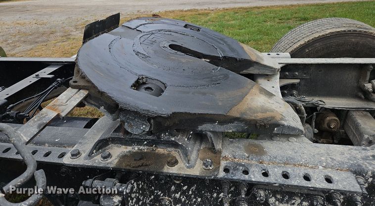 image for item OJ9870 2013 Mack CXU semi truck