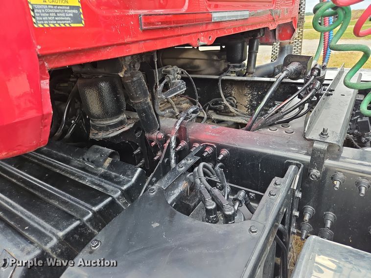 image for item OJ9870 2013 Mack CXU semi truck