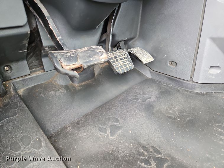 image for item OJ9870 2013 Mack CXU semi truck