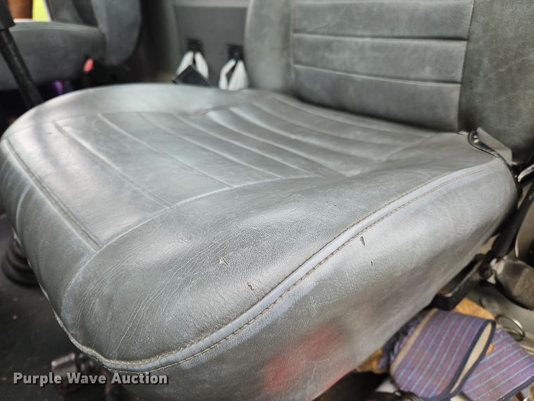 image for item OJ9870 2013 Mack CXU semi truck