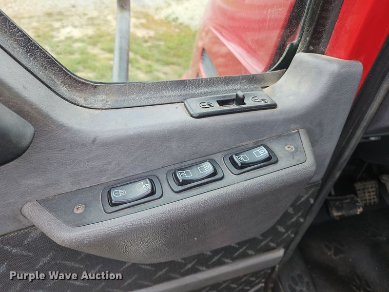 image for item OJ9870 2013 Mack CXU semi truck