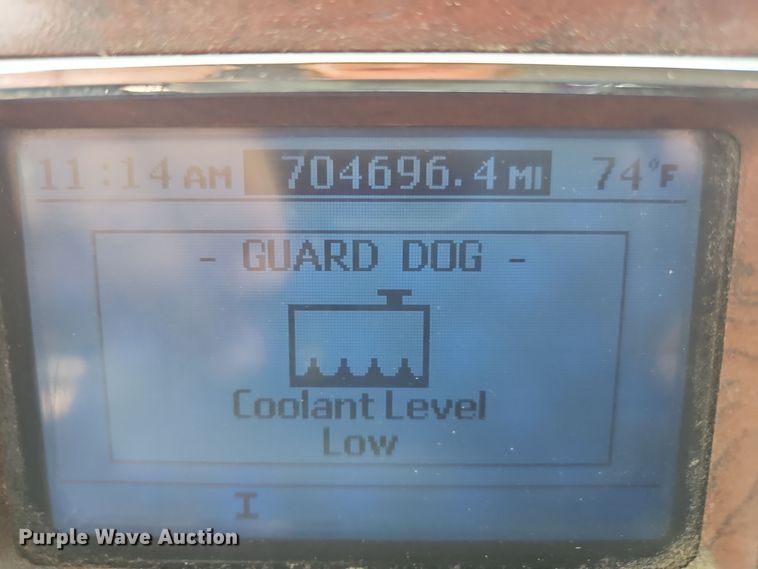 image for item OJ9870 2013 Mack CXU semi truck