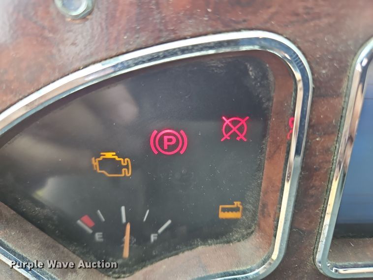 image for item OJ9870 2013 Mack CXU semi truck