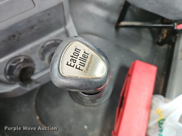 image for item OJ9870 2013 Mack CXU semi truck