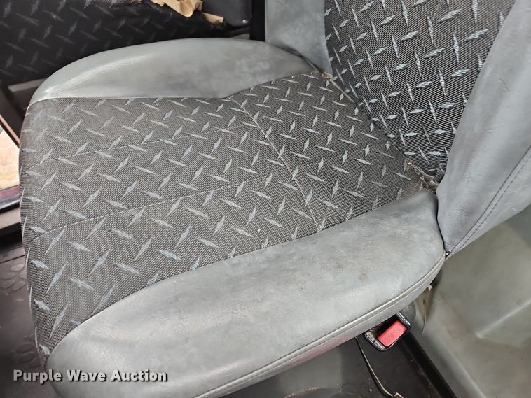 image for item OJ9870 2013 Mack CXU semi truck