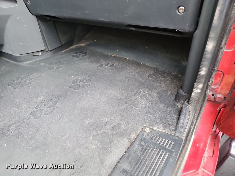 image for item OJ9870 2013 Mack CXU semi truck