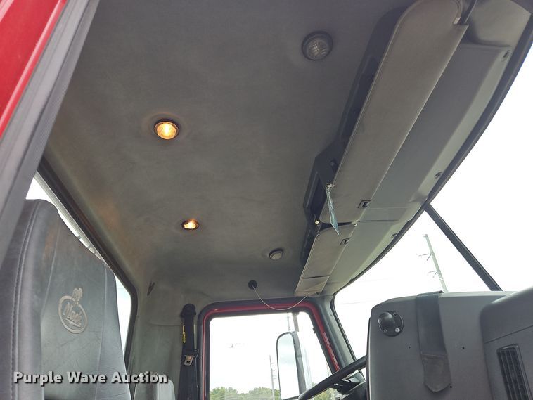 image for item OJ9870 2013 Mack CXU semi truck