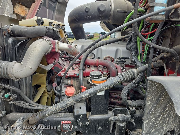 image for item OJ9870 2013 Mack CXU semi truck