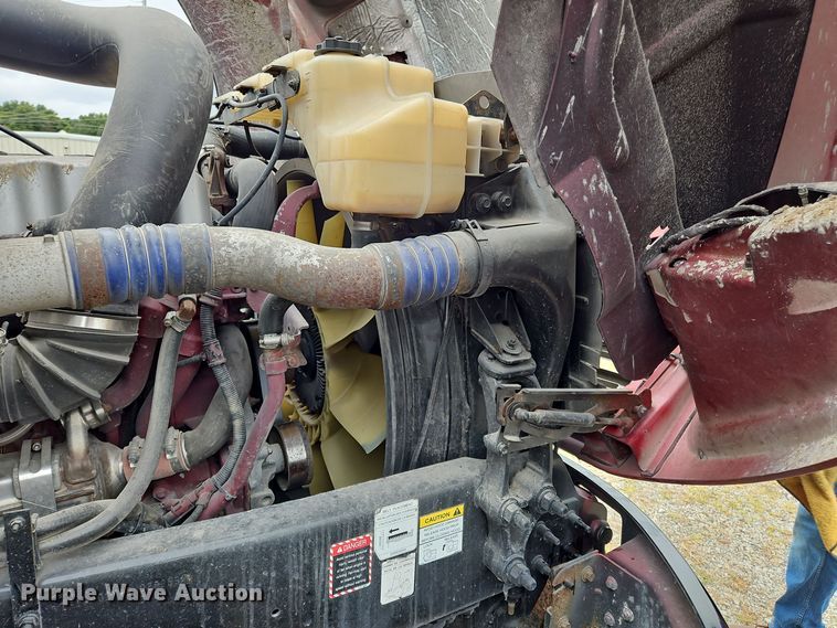 image for item OJ9870 2013 Mack CXU semi truck