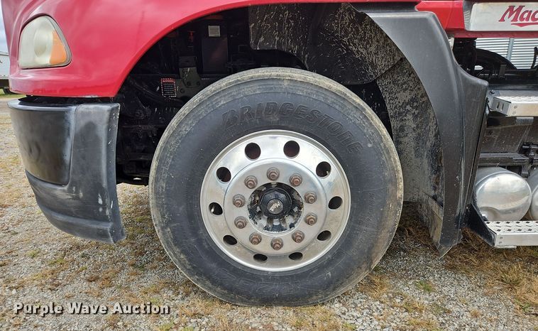 image for item OJ9870 2013 Mack CXU semi truck