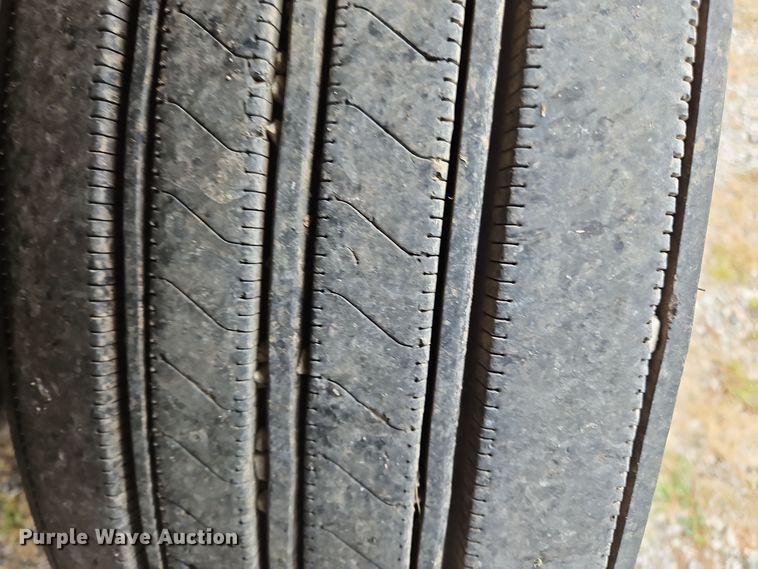 image for item OJ9870 2013 Mack CXU semi truck