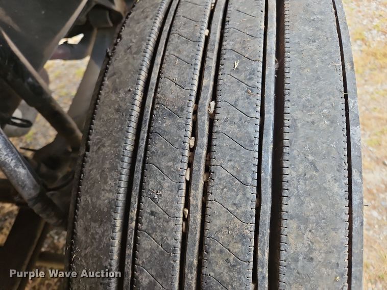 image for item OJ9870 2013 Mack CXU semi truck