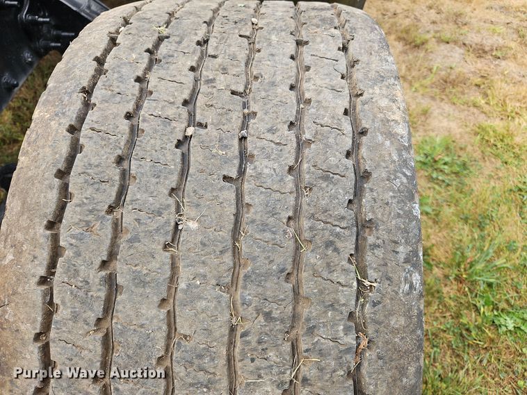 image for item OJ9870 2013 Mack CXU semi truck