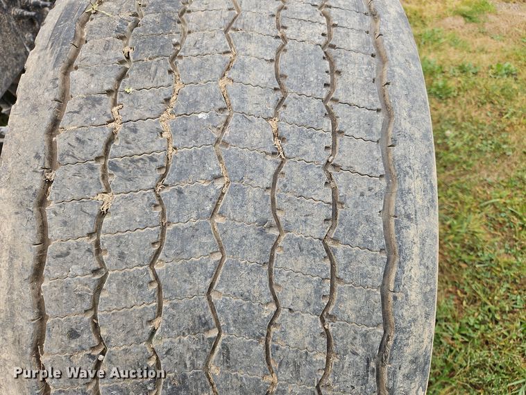 image for item OJ9870 2013 Mack CXU semi truck