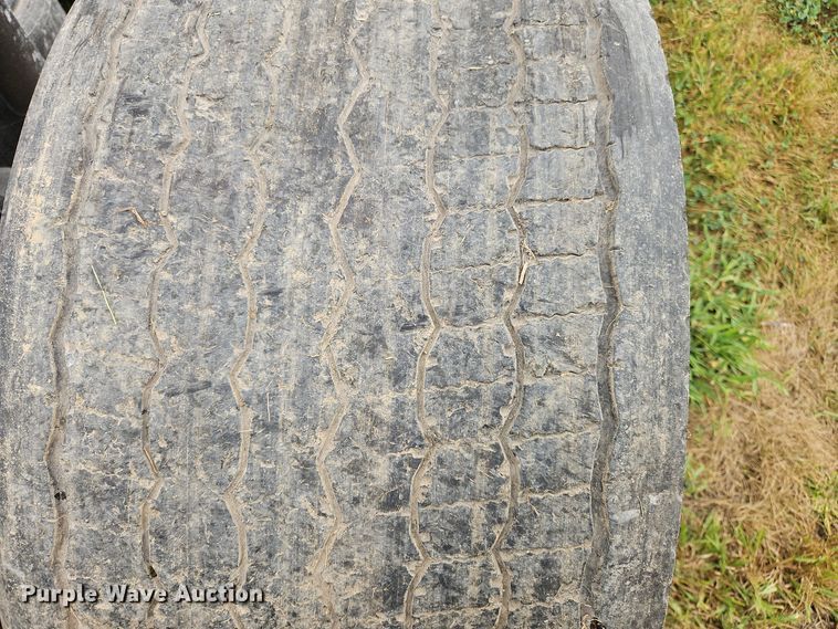 image for item OJ9870 2013 Mack CXU semi truck