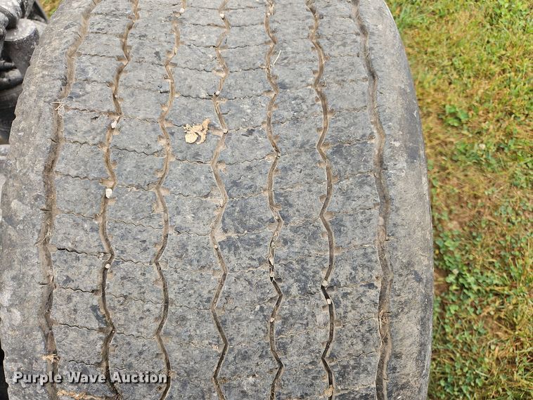 image for item OJ9870 2013 Mack CXU semi truck