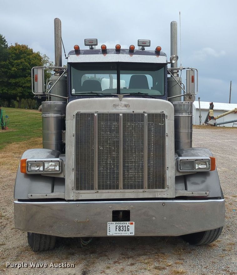 image for item OJ9872 2002 Peterbilt  379 semi truck