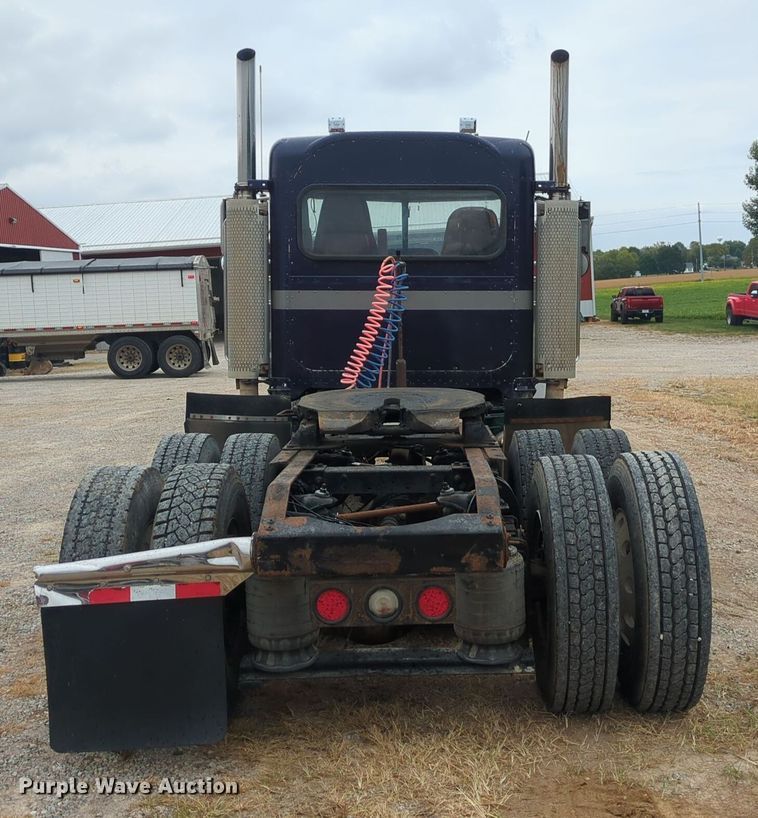 image for item OJ9872 2002 Peterbilt  379 semi truck