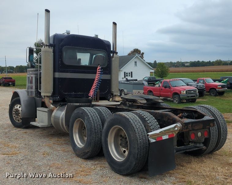 image for item OJ9872 2002 Peterbilt  379 semi truck
