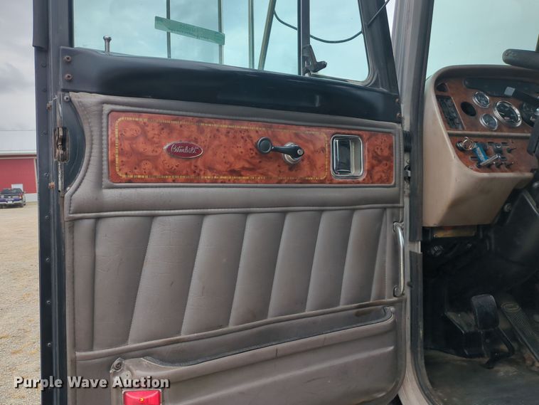 image for item OJ9872 2002 Peterbilt  379 semi truck