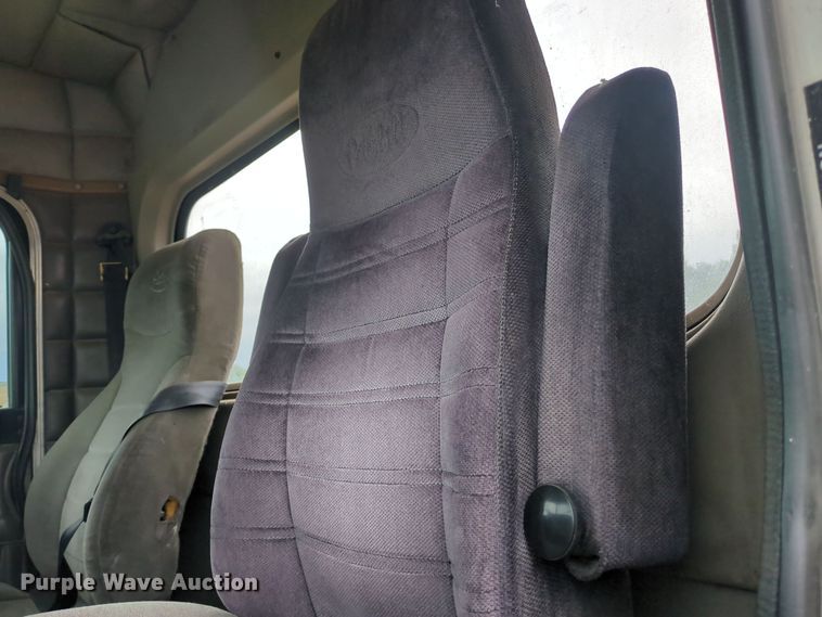 image for item OJ9872 2002 Peterbilt  379 semi truck