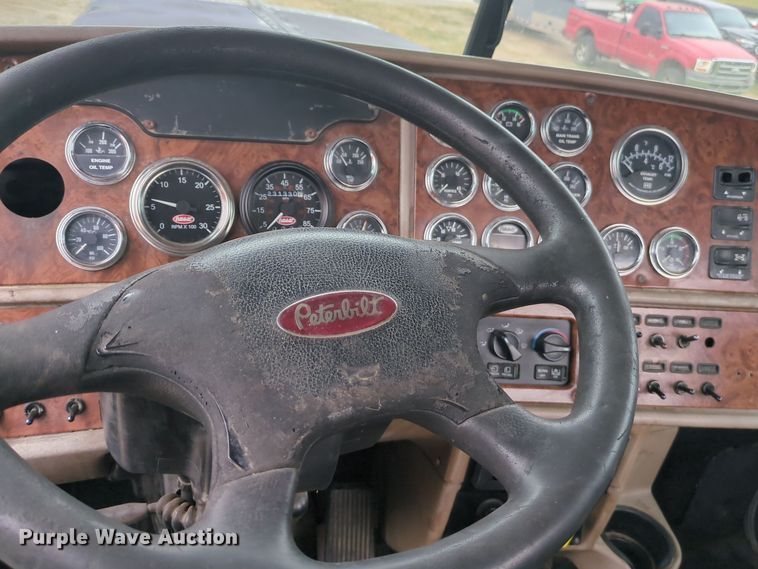 image for item OJ9872 2002 Peterbilt  379 semi truck